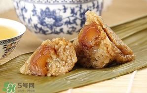 蛋黃肉粽和鮮肉粽哪個(gè)熱量高？一個(gè)蛋黃肉粽的熱量是多少？