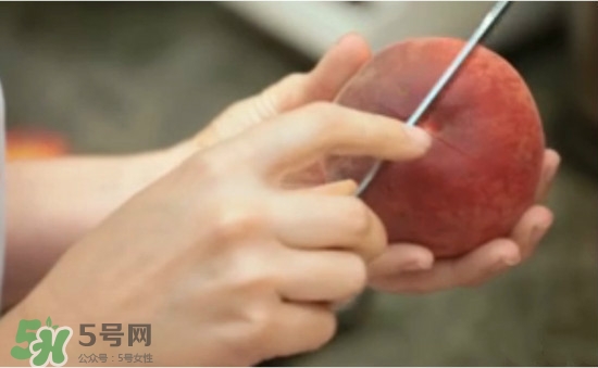 吃桃子要不要削皮？吃桃子的去皮方法