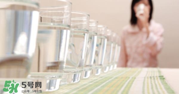 30天不喝飲料，妹子的對比照令人震驚 喝白開水的好處