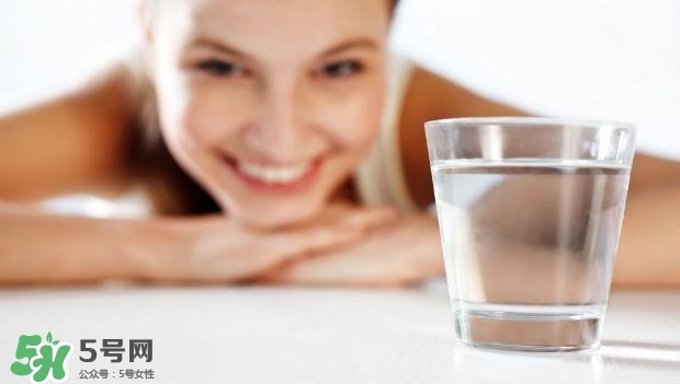 30天不喝飲料，妹子的對比照令人震驚 喝白開水的好處