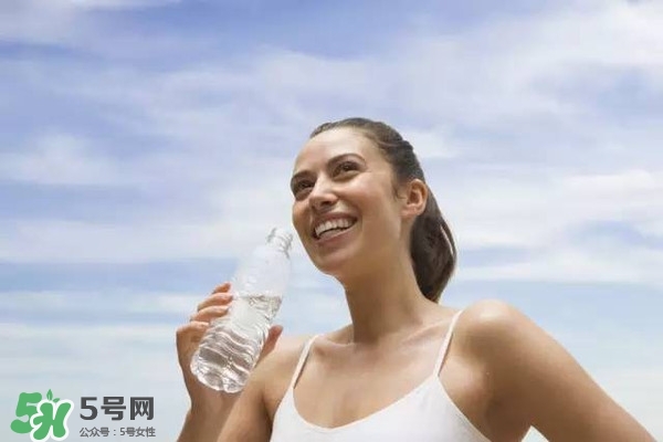 30天不喝飲料，妹子的對比照令人震驚 喝白開水的好處