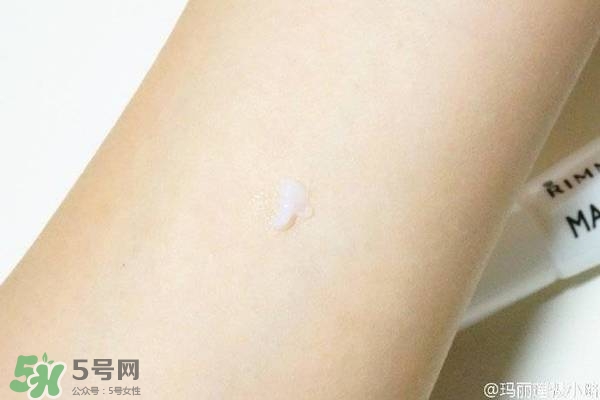 rimmel芮謎口紅雨衣和clio珂萊歐口紅雨衣哪個好_對比 rimmel芮謎口紅雨衣和clio珂萊歐口紅雨衣哪個好_對比