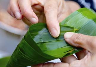 蘆葦葉怎么包粽子？包粽子蘆葦葉如何不裂？