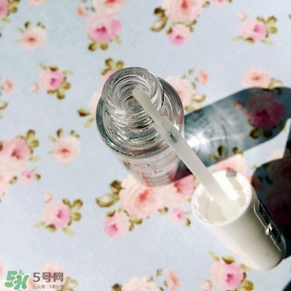 rimmel口紅雨衣英版日版哪個好？rimmel口紅雨衣英版日版區(qū)別