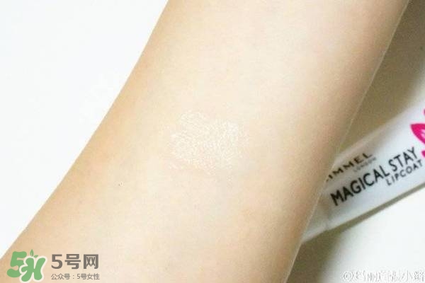 rimmel芮謎口紅雨衣和clio珂萊歐口紅雨衣哪個好_對比 rimmel芮謎口紅雨衣和clio珂萊歐口紅雨衣哪個好_對比