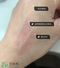 嬌蘭和紀(jì)梵?？诩t哪個(gè)好？嬌蘭和紀(jì)梵希口紅對(duì)比