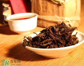 普洱茶發(fā)霉了怎么處理？普洱茶發(fā)霉了還能喝嗎？