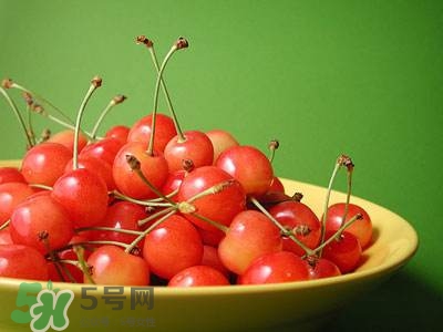 哺乳期能吃櫻桃嗎？哺乳期吃櫻桃寶寶會(huì)上火嗎？