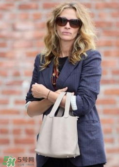 hermes菜籃子包怎么搭配？愛(ài)馬仕菜籃子包街拍上身圖