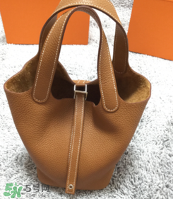 hermes菜籃子包怎么搭配？愛(ài)馬仕菜籃子包街拍上身圖