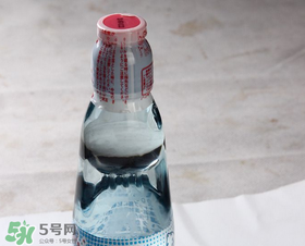 波子汽水彈珠怎么拿出來？怎么把波子汽水的彈珠拿出來？