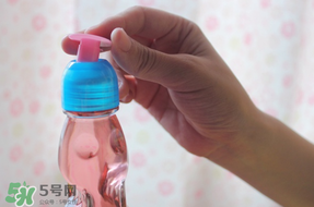 彈珠汽水怎么開？彈珠汽水怎么開不會噴？