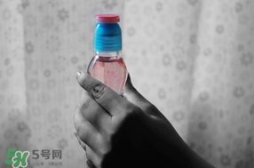 彈珠汽水怎么開？彈珠汽水怎么開不會噴？