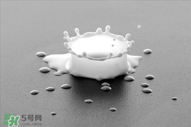 怎樣給寶寶選擇合適的奶粉段數(shù) 了解寶寶的需求 怎樣給寶寶選擇合適的奶粉段數(shù) 了解寶寶的需求