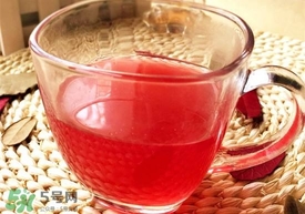 楊梅汁怎么洗干凈？衣服上的楊梅汁怎么洗？