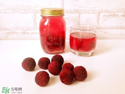 楊梅汁怎么洗干凈？衣服上的楊梅汁怎么洗？