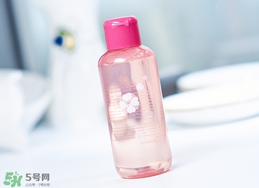 ?ukiss悠珂思和大創(chuàng)粉撲清洗劑哪個好？悠珂思和大創(chuàng)清洗劑對比