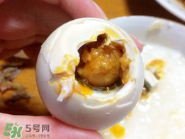 咸鴨蛋煮多久能熟？咸鴨蛋是煮還是蒸?