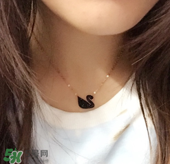 施華洛世奇黑天鵝是什么材質？施華洛世奇黑天鵝是水晶嗎？