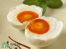 咸鴨蛋放久了還能吃嗎？咸鴨蛋放臭了還能吃嗎？