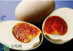 咸鴨蛋放久了還能吃嗎？咸鴨蛋放臭了還能吃嗎？