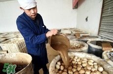 松花蛋是怎么做出來的？松花蛋的家庭腌制方法