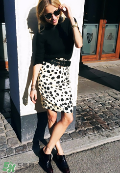 為什么黑色衣服會(huì)變紅？黑色衣服變紅了怎么辦？