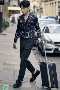 lv拉桿箱正品多少錢？lv行李箱專柜價(jià)格