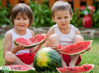 寶寶發(fā)燒時(shí)能吃西瓜嗎？寶寶咳嗽能不能吃西瓜？