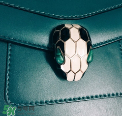 寶格麗蛇頭包怎么看真假？寶格麗蛇頭包真假鑒定