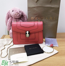 寶格麗蛇頭包怎么看真假？寶格麗蛇頭包真假鑒定