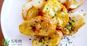 法棍面包怎么吃？法棍面包的做法