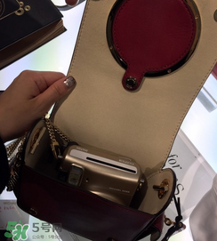 mk相機(jī)包真假怎么分辨？michael kors相機(jī)包真假鑒定