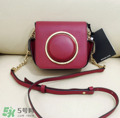 mk相機(jī)包哪個顏色好看？michael kors相機(jī)包有幾種顏色？