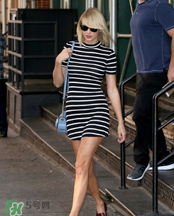 mk相機(jī)包哪個顏色好看？michael kors相機(jī)包有幾種顏色？