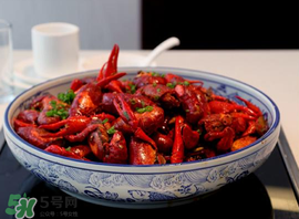 油燜大蝦為什么要放啤酒？做油燜大蝦啤酒什么時(shí)候放?