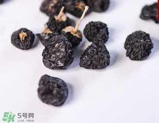 黑枸杞真假怎么辨別？黑枸杞真假辨別的方法