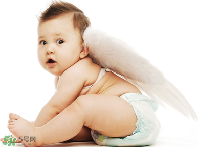 寶寶坐不穩(wěn)的原因 寶寶為什么會坐不穩(wěn)呢？