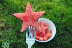 西瓜不能和什么一起吃？西瓜不能與什么同食？