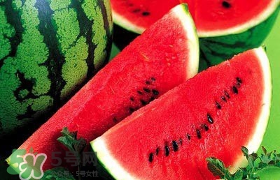 西瓜不能和什么一起吃？西瓜不能與什么同食？