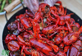 油燜大蝦吃哪些部位？怎么正確吃油燜大蝦？