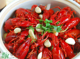 油燜大蝦什么人不能吃？吃油燜大蝦的注意事項 