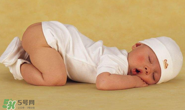 夏天寶寶出生該準備什么？夏季待產(chǎn)包的特點