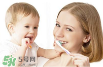 寶寶換牙可以吃糖嗎？小孩換牙期間能不能吃糖？