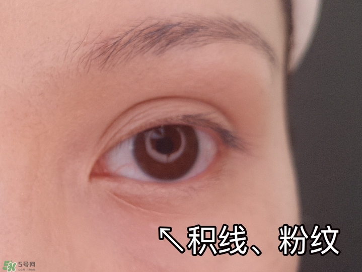 眼部干燥上妝卡粉有細紋怎么上妝 眼部干燥上妝卡粉有細紋怎么上妝