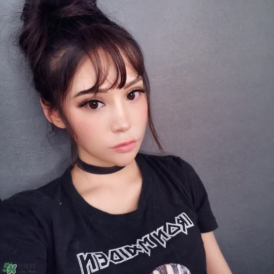 眼部干燥上妝卡粉有細紋怎么上妝 眼部干燥上妝卡粉有細紋怎么上妝