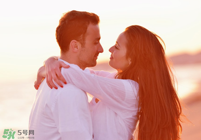 單身戒指戴哪個(gè)手指？單身戒指的戴法