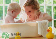 寶寶可以用金銀花水洗澡嗎？金銀花水洗澡好嗎?