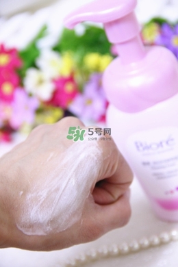 碧柔卸妝水和卸妝乳哪個(gè)好？碧柔卸妝水和卸妝乳選擇