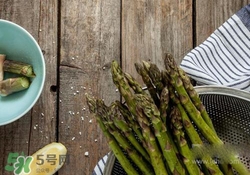 蘆筍焯水幾分鐘可以吃？蘆筍要焯水幾分鐘